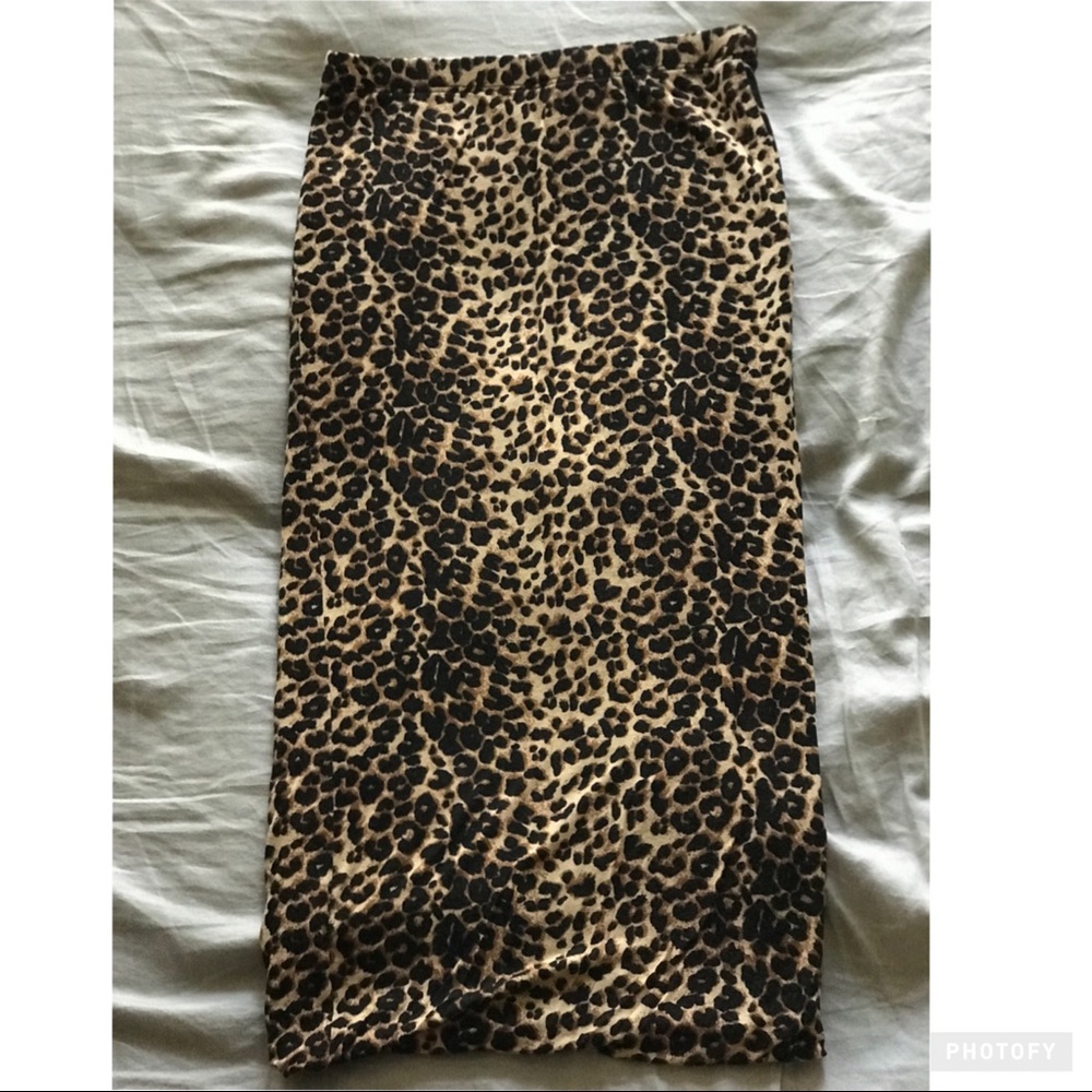 Leopard print pencil skirt